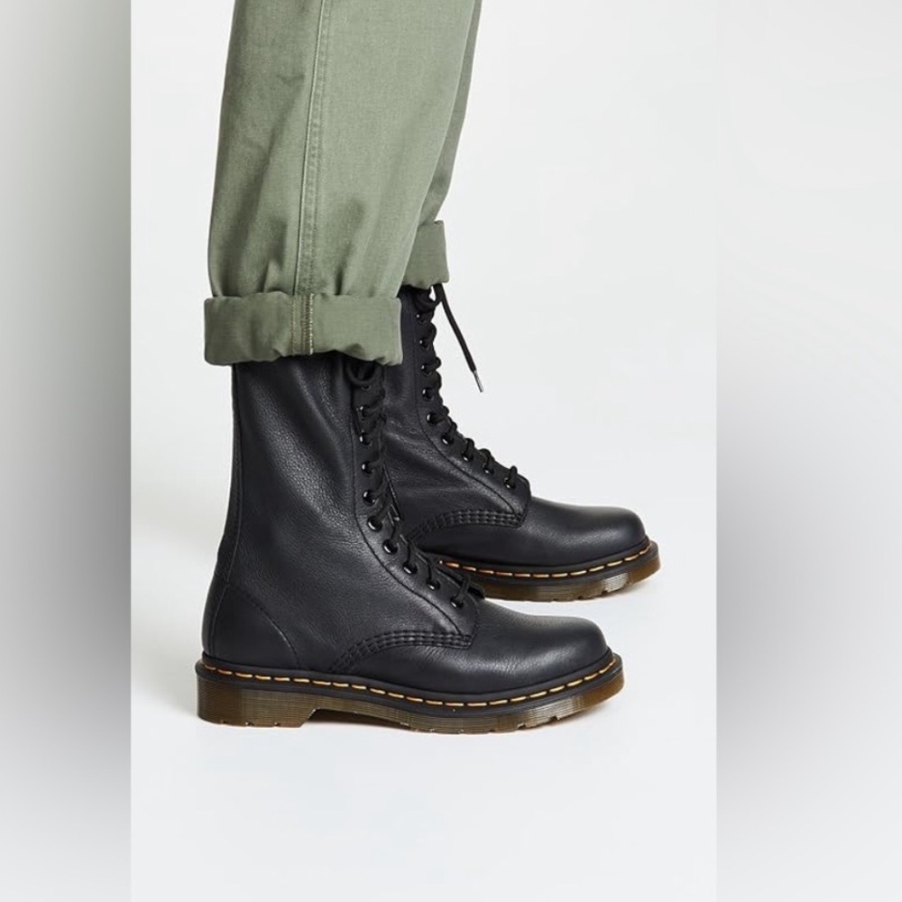 Dr. Martens | Virginia 1490 Boots 🖤